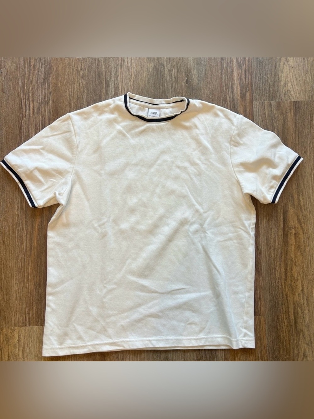 Zara Men’s White T-Shirt with Black Trim
